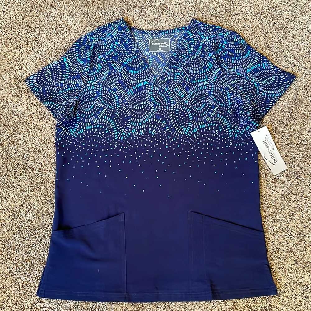 Scrub top. SZ M. Blue/purple. Buttersoft stretch from uniform advantage. NWT
